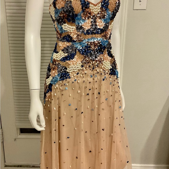 Aidan by Aidan Mattox SZ-0 Women's V-Neck Sequin Cocktail Dress. Retail $320 - Picture 13 of 13